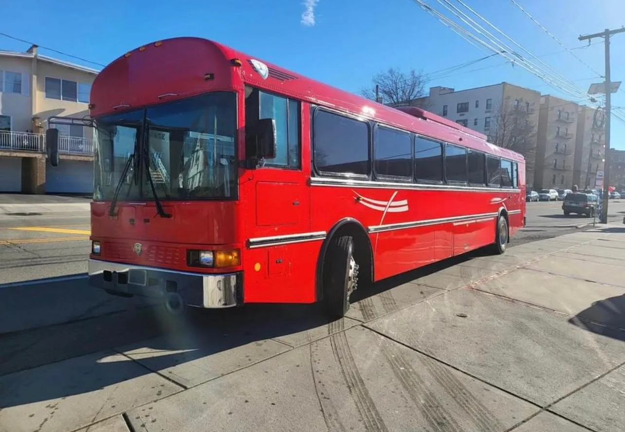 INTERNATIONAL SHUTTLE BUS 48 PASSENGER (1)