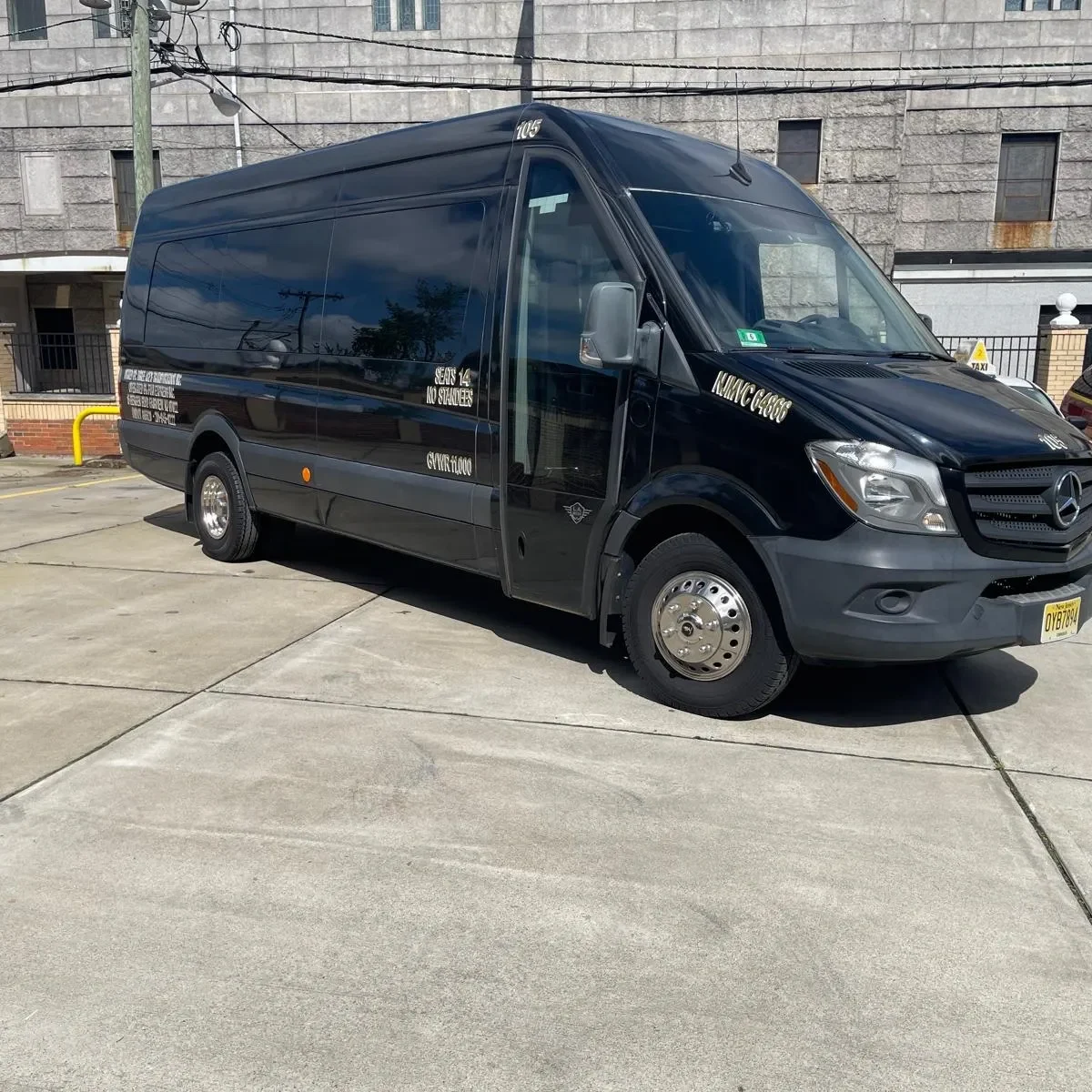 MERCEDES BENZ LUXURY SPRINTER 14 PASSENGER (3)